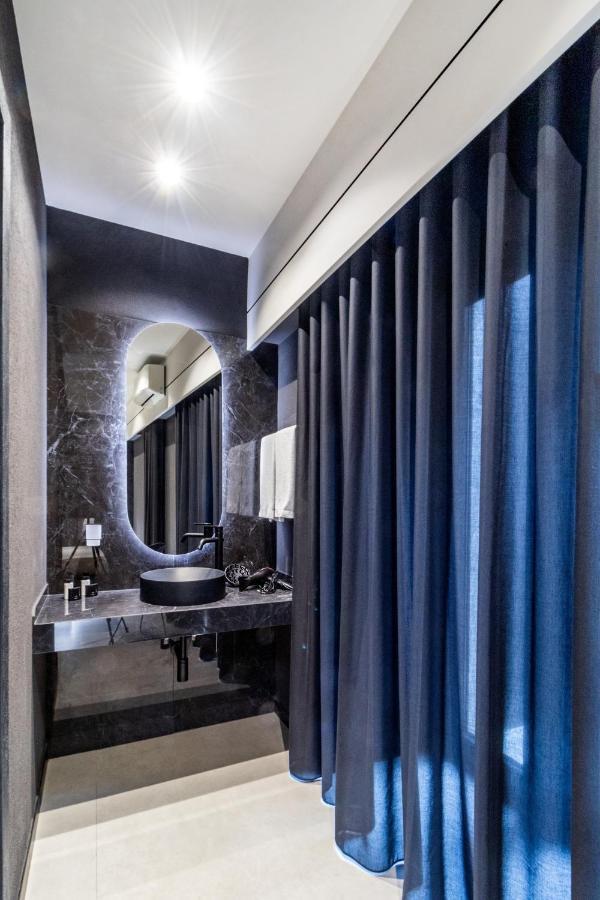 4 Suites " Unconventional Living Rooms " CTA Exterior foto