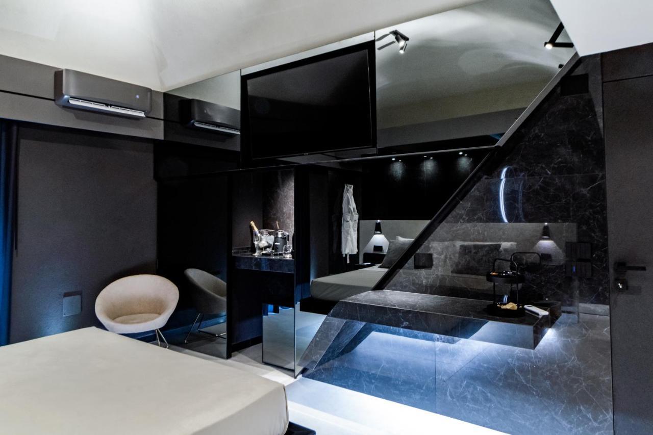 4 Suites " Unconventional Living Rooms " CTA Exterior foto
