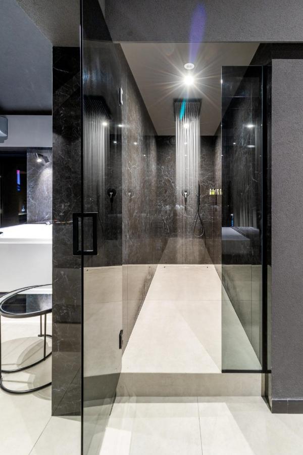 4 Suites " Unconventional Living Rooms " CTA Exterior foto