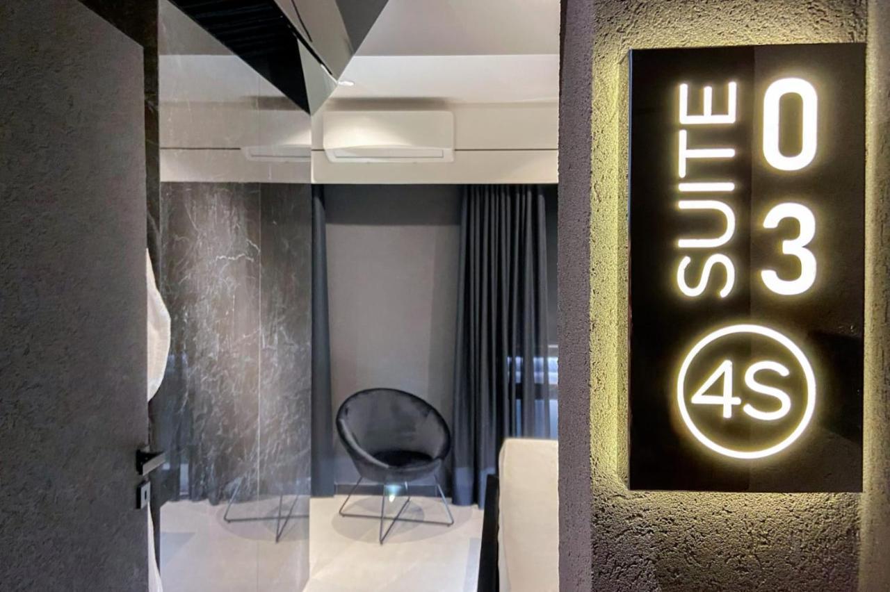 4 Suites " Unconventional Living Rooms " CTA Exterior foto