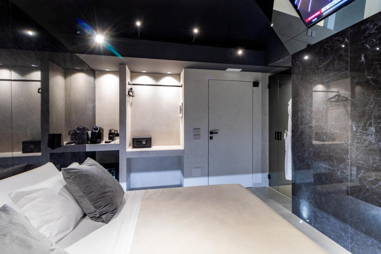 4 Suites " Unconventional Living Rooms " CTA Exterior foto