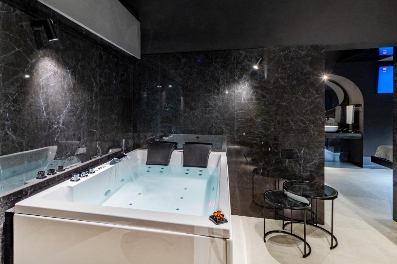 4 Suites " Unconventional Living Rooms " CTA Exterior foto