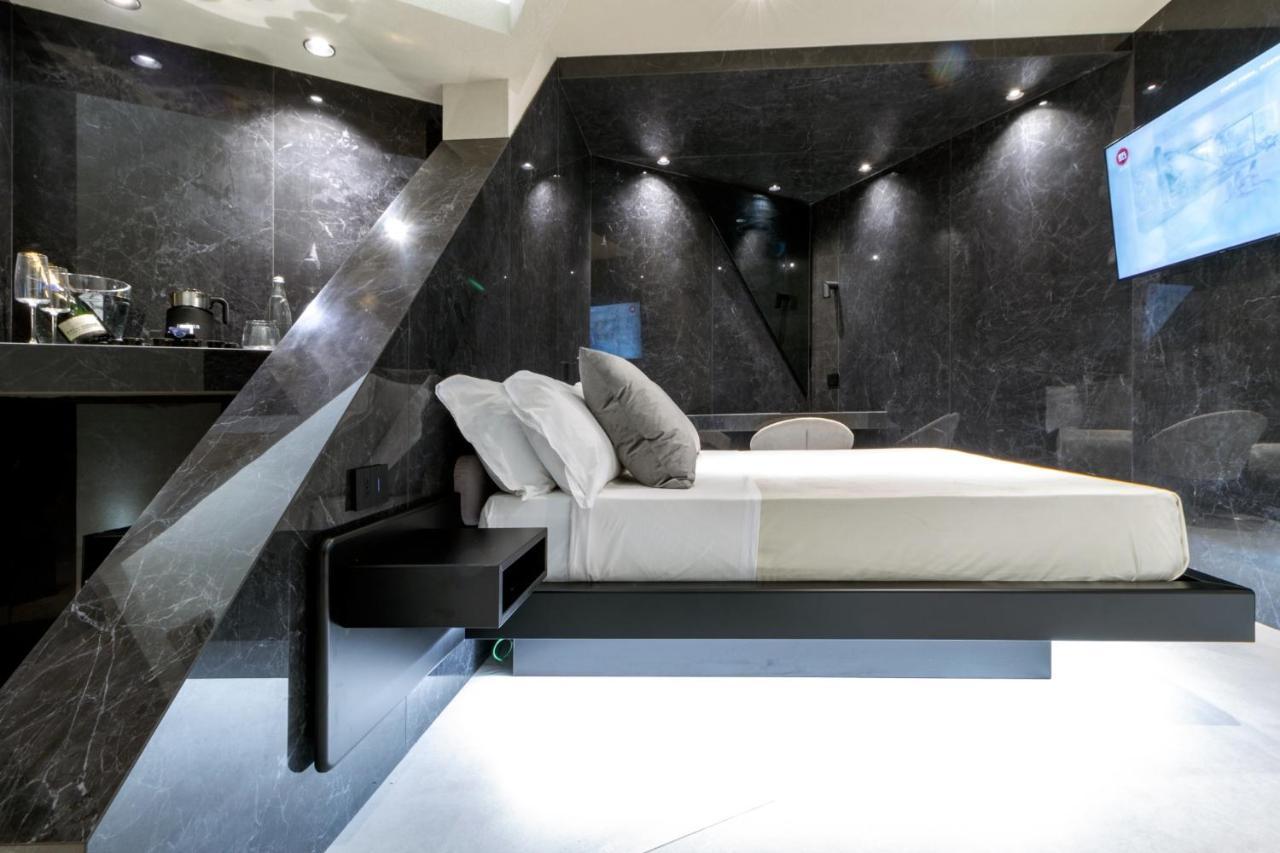 4 Suites " Unconventional Living Rooms " CTA Exterior foto